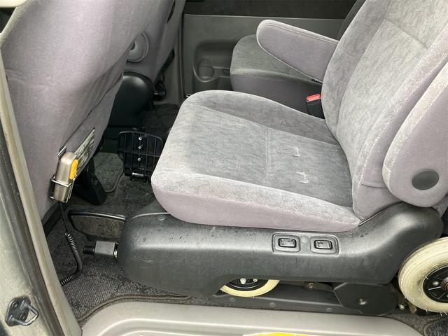 ヴォクシー Ｘ　４ＷＤ　サイドリフトアップシート車　脱着タイプ（16枚目）