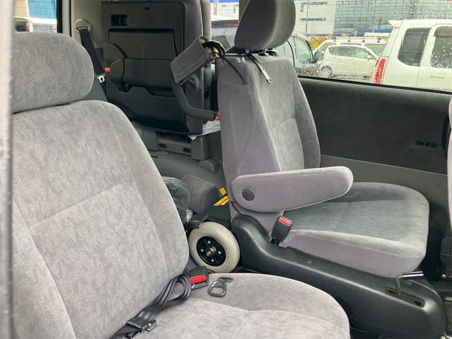 ヴォクシー Ｘ　４ＷＤ　サイドリフトアップシート車　脱着タイプ（17枚目）