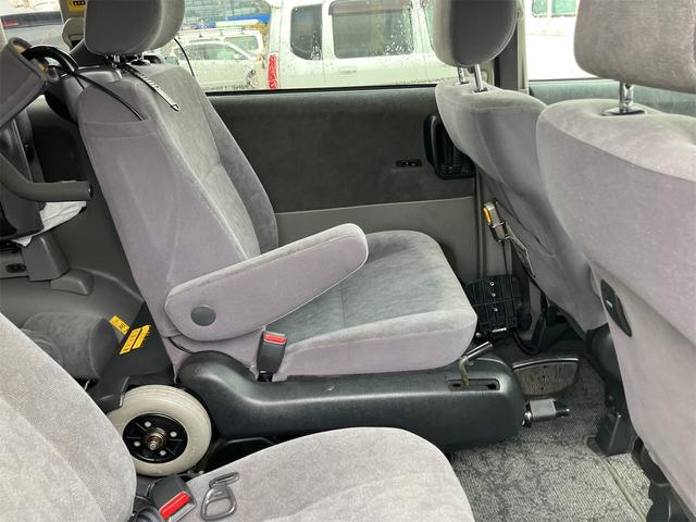 ヴォクシー Ｘ　４ＷＤ　サイドリフトアップシート車　脱着タイプ（19枚目）