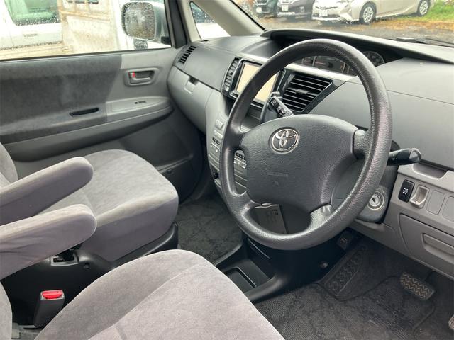 ヴォクシー Ｘ　４ＷＤ　サイドリフトアップシート車　脱着タイプ（20枚目）