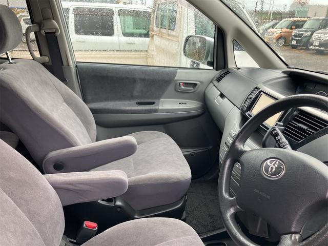 ヴォクシー Ｘ　４ＷＤ　サイドリフトアップシート車　脱着タイプ（21枚目）