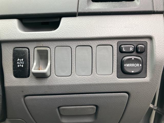 ヴォクシー Ｘ　４ＷＤ　サイドリフトアップシート車　脱着タイプ（23枚目）