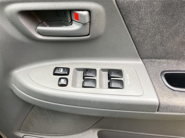 ヴォクシー Ｘ　４ＷＤ　サイドリフトアップシート車　脱着タイプ（24枚目）