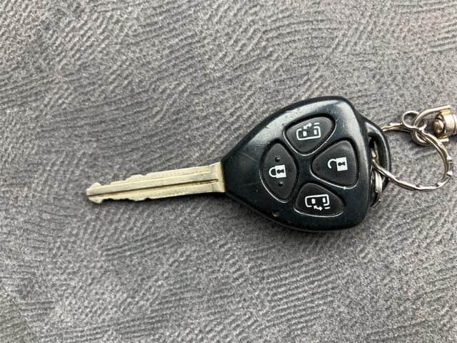 ヴォクシー Ｘ　４ＷＤ　サイドリフトアップシート車　脱着タイプ（26枚目）