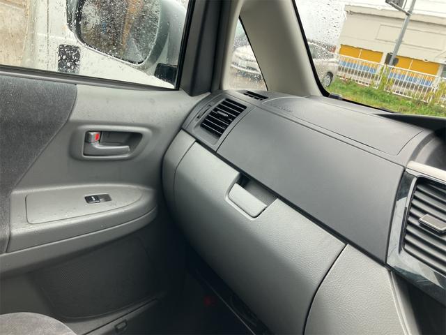 ヴォクシー Ｘ　４ＷＤ　サイドリフトアップシート車　脱着タイプ（32枚目）