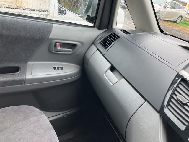 ヴォクシー Ｘ　４ＷＤ　サイドリフトアップシート車　脱着タイプ（39枚目）