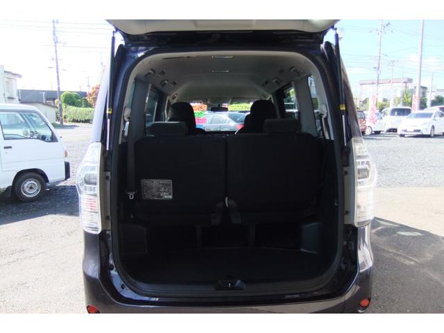 ヴォクシー X Lエディション 4WD 社外ナビ・フルセグTV・ETC・社外エンジンスターター・左パワスラ・7人乗り(3枚目)