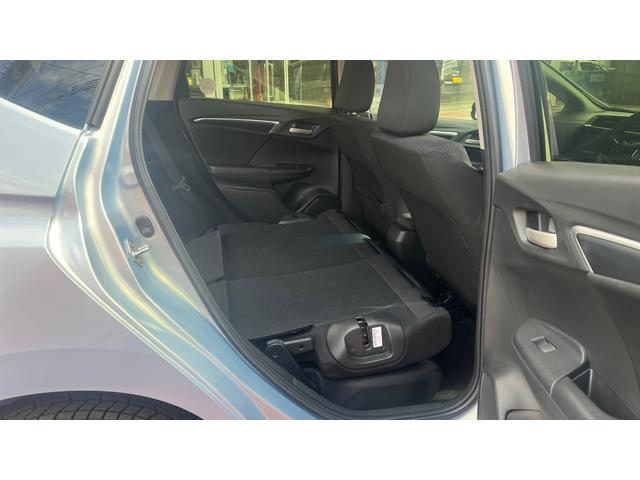 フィット １３Ｇ・Ｆコンフォートエディション　オートエアコン　アイドリングストップ　スマートキー　４ＷＤ　シートヒーター（3枚目）