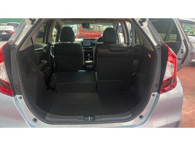 フィット １３Ｇ・Ｆコンフォートエディション　オートエアコン　アイドリングストップ　スマートキー　４ＷＤ　シートヒーター（4枚目）