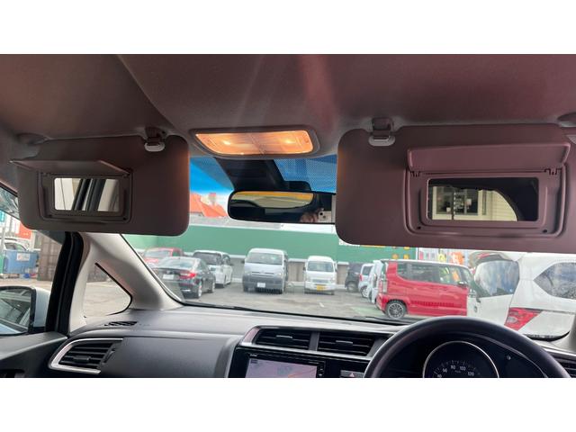 フィット １３Ｇ・Ｆコンフォートエディション　オートエアコン　アイドリングストップ　スマートキー　４ＷＤ　シートヒーター（6枚目）