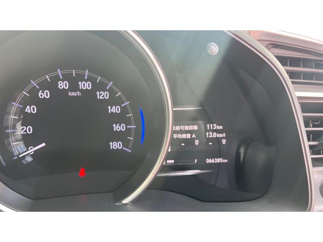 フィット １３Ｇ・Ｆコンフォートエディション　オートエアコン　アイドリングストップ　スマートキー　４ＷＤ　シートヒーター（7枚目）