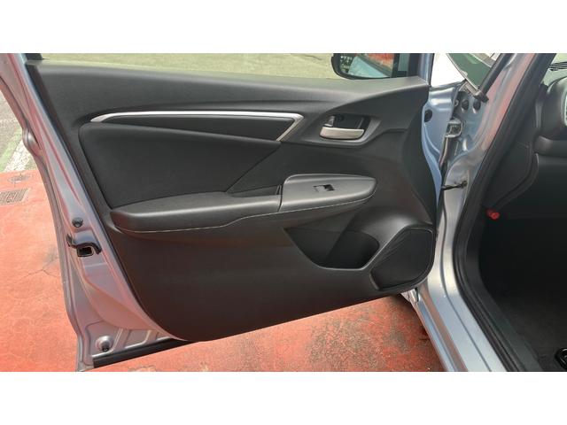 フィット １３Ｇ・Ｆコンフォートエディション　オートエアコン　アイドリングストップ　スマートキー　４ＷＤ　シートヒーター（12枚目）