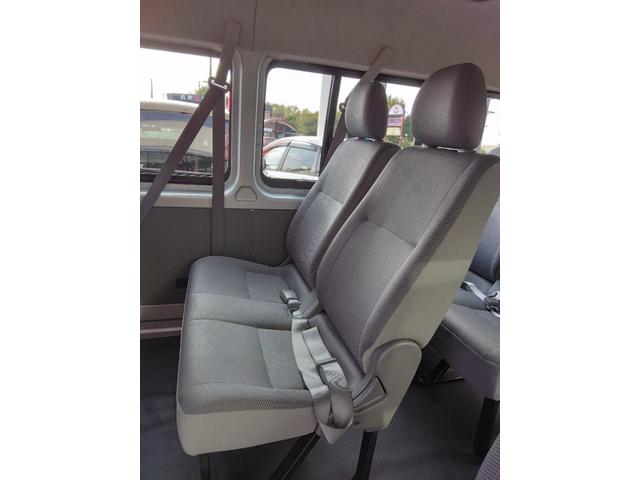 ハイエースワゴン DX ダブルエアコン 助手席エアバッグ 運転席エアバッグ 4WD キーレス ワンオーナー Bカメ パワーステアリング ABS(7枚目)