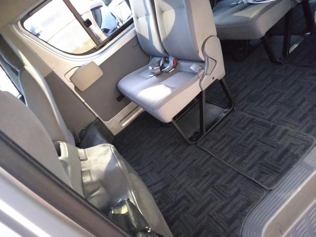 ハイエースワゴン DX ダブルエアコン 助手席エアバッグ 運転席エアバッグ 4WD キーレス ワンオーナー Bカメ パワーステアリング ABS(10枚目)