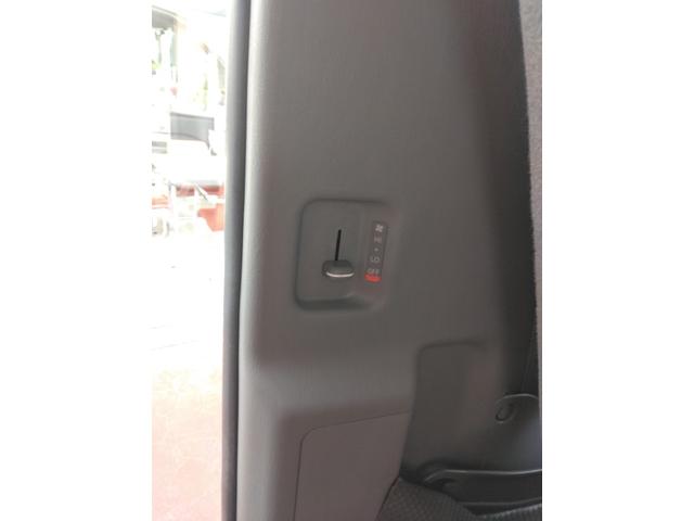 ハイエースワゴン DX ダブルエアコン 助手席エアバッグ 運転席エアバッグ 4WD キーレス ワンオーナー Bカメ パワーステアリング ABS(12枚目)