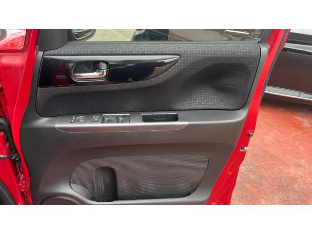 Ｎ－ＢＯＸカスタム ２トーンカラースタイル　Ｇ・ターボＬパッケージ　クルコン　スマートキー　４ＷＤ　横滑り防止装置　ＥＴＣ　シートヒーター　Ｂカメラ（4枚目）