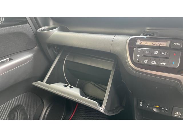 Ｎ－ＢＯＸカスタム ２トーンカラースタイル　Ｇ・ターボＬパッケージ　クルコン　スマートキー　４ＷＤ　横滑り防止装置　ＥＴＣ　シートヒーター　Ｂカメラ（29枚目）