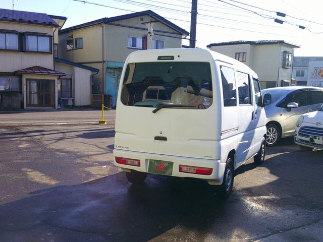 ミニキャブバン ＣＤ　パートタイム４ＷＤ　パワステ　エアコン　リヤガラスフィルム貼り付け　エアバッグ（5枚目）