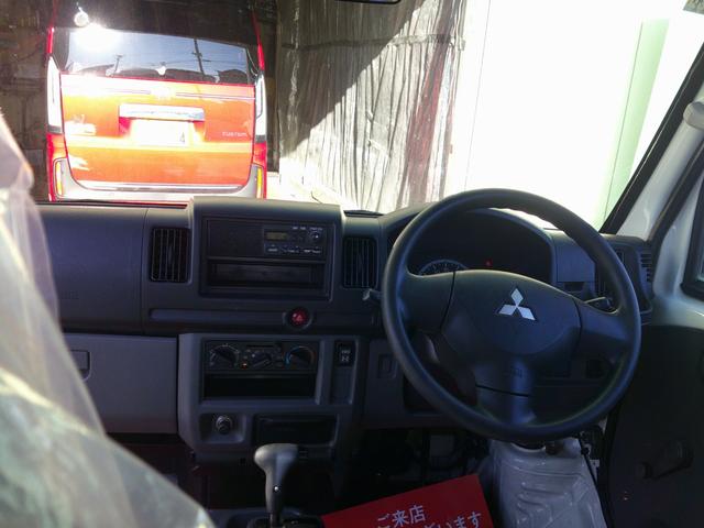 ミニキャブバン ＣＤ　パートタイム４ＷＤ　パワステ　エアコン　リヤガラスフィルム貼り付け　エアバッグ（6枚目）