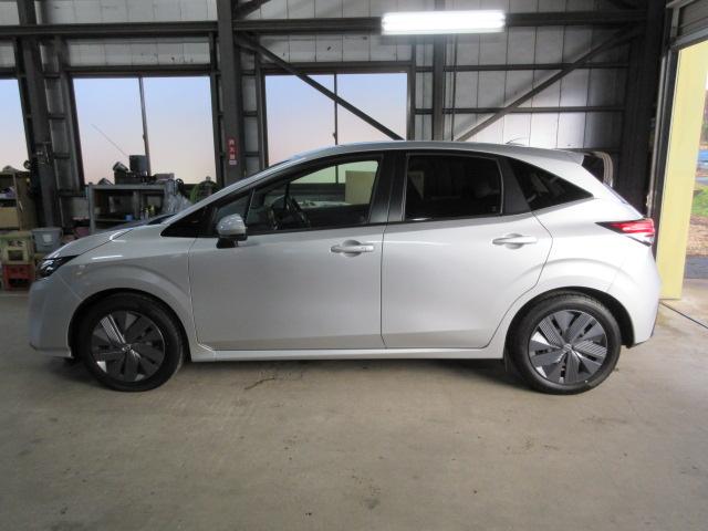 ノート Ｘ　ＦＯＵＲ　４ＷＤ　ハイブリッド　社外ナビ　バックカメラ　ＥＴＣ　スマートキー（3枚目）