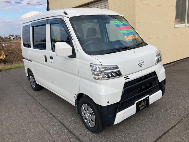 ハイゼットカーゴ クルーズＳＡＩＩＩ　４ＷＤ　軽バン　ＡＴ　衝突被害軽減システム　ＥＴＣ　ナビ　バックカメラ　両側スライドドア　キーレスエントリー　アイドリングストップ　電動格納ミラー　オートマチックハイビーム　ＥＳＣ　エアコン（3枚目）