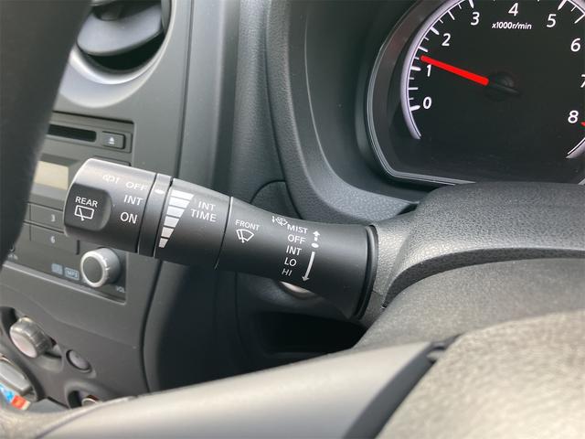 ノート Ｘ　ＦＯＵＲ　４ＷＤ　クリアランスソナー　レーンアシスト　衝突被害軽減システム　オートライト　スマートキー　電動格納ミラー　ＣＶＴ　盗難防止システム　衝突安全ボディ　記録簿　ＡＢＳ　ＥＳＣ　ＣＤ（10枚目）