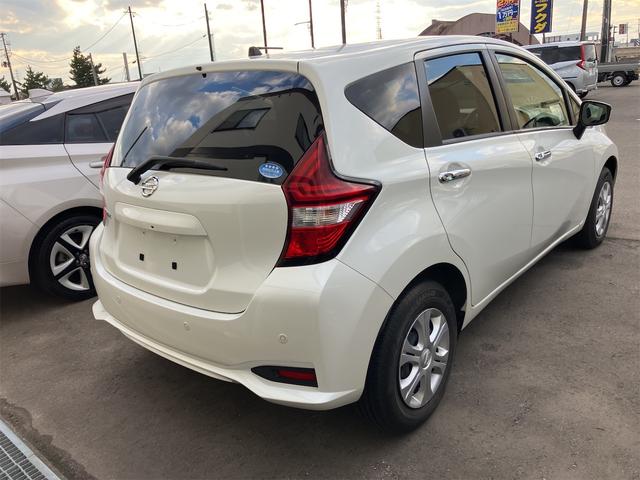 ノート Ｘ　ＦＯＵＲ　４ＷＤ　クリアランスソナー　レーンアシスト　衝突被害軽減システム　オートライト　スマートキー　電動格納ミラー　ＣＶＴ　盗難防止システム　衝突安全ボディ　記録簿　ＡＢＳ　ＥＳＣ　ＣＤ（14枚目）