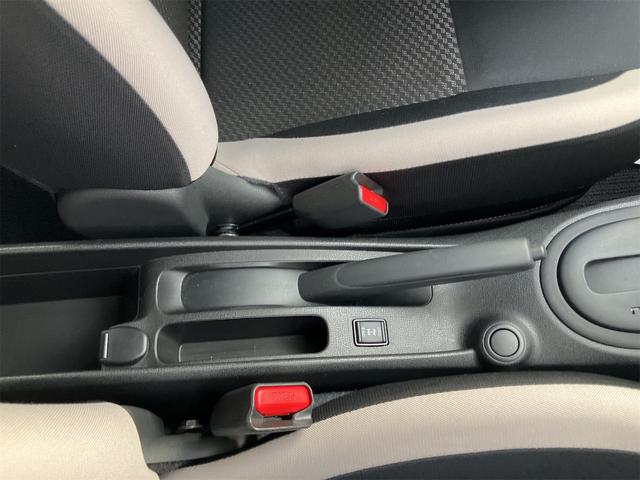 ノート Ｘ　ＦＯＵＲ　４ＷＤ　クリアランスソナー　レーンアシスト　衝突被害軽減システム　オートライト　スマートキー　電動格納ミラー　ＣＶＴ　盗難防止システム　衝突安全ボディ　記録簿　ＡＢＳ　ＥＳＣ　ＣＤ（33枚目）