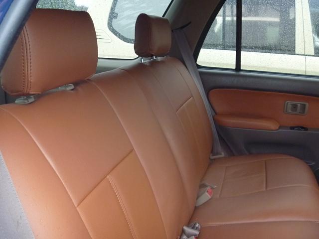 ハイラックスサーフ ＳＳＲ－Ｖ　４ＷＤリフトＵＰナロー　ディーンＡＷ１６　ＢＦタイヤ　サイドステップメッキバンパー　ナルディウッドステアリング　シートカバー　ナビＴＶバックカメラ　ＥＴＣ　ドライブレコーダー（8枚目）