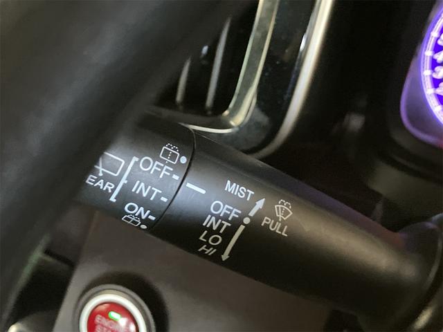Ｎ－ＯＮＥ プレミアム　４ＷＤ　ＥＴＣ　バックカメラ　ナビ　ＴＶ　オートライト　ＨＩＤ　スマートキー　アイドリングストップ　ベンチシート　ＣＶＴ　盗難防止システム　ＡＢＳ　ＵＳＢ　夏冬タイヤホイール付（9枚目）