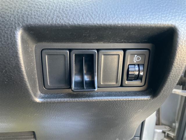 スイフト XG 4WD ワンオーナー ETC ナビ スマートキー 電動格納ミラー CVT 盗難防止システム 衝突安全ボディ ABS エアコン パワーステアリング パワーウィンドウ 夏冬タイヤホイール付(33枚目)
