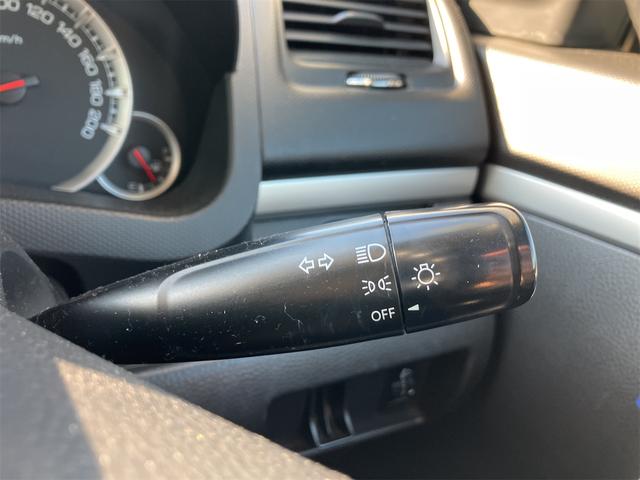 スイフト XG 4WD ETC メモリーナビ ワンセグTV スマートキー 電動格納ミラー シートヒーター CVT 盗難防止システム 衝突安全ボディ 記録簿 ABS 運転席エアバッグ 夏冬タイヤホイール付(9枚目)