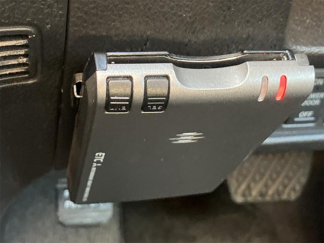 セレナ ２０Ｘ　４ＷＤ　ＥＴＣ　バックカメラ　ナビ　ＴＶ　オートクルーズコントロール　両側電動スライドドア　オートライト　スマートキー　電動格納ミラー　３列シート　ＣＶＴ　ＣＤ　夏冬タイヤホイール付（10枚目）