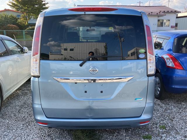 セレナ ２０Ｘ　４ＷＤ　ＥＴＣ　バックカメラ　ナビ　ＴＶ　オートクルーズコントロール　両側電動スライドドア　オートライト　スマートキー　電動格納ミラー　３列シート　ＣＶＴ　ＣＤ　夏冬タイヤホイール付（17枚目）