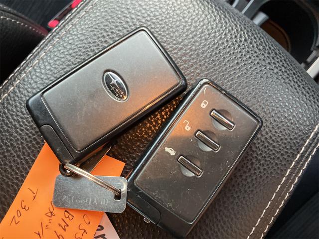 レガシィB4 2.5i Sパッケージ 4WD ドライブレコーダー ナビ HID CVT スマートキー 電動格納ミラー 盗難防止システム パワーシート ハーフレザーシート 衝突安全ボディ ABS ESC エアコン 夏冬タイヤホイール付(8枚目)