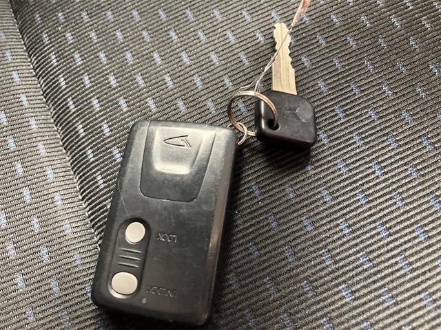 テリオスキッド カスタムＸ　４ＷＤ　ＥＴＣ　ナビ　ＴＶ　スマートキー　電動格納ミラー　ＡＴ　盗難防止システム　ＡＢＳ　ＣＤ　ＤＶＤ再生　アルミホイール　衝突安全ボディ　エアコン　パワーステアリング　パワーウィンドウ（13枚目）