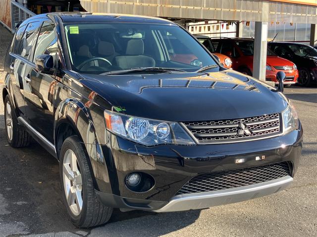 アウトランダー 24G 4WD ナビ TV HID アルミホイール スマートキー CVT 盗難防止システム 衝突安全ボディ 3列シート ABS ESC エアコン パワーステアリング パワーウィンドウ(2枚目)