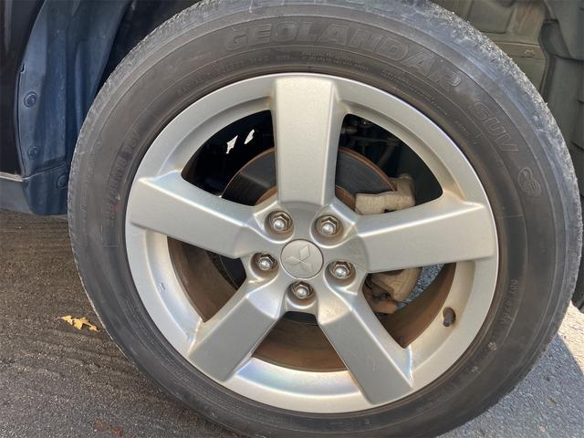 アウトランダー 24G 4WD ナビ TV HID アルミホイール スマートキー CVT 盗難防止システム 衝突安全ボディ 3列シート ABS ESC エアコン パワーステアリング パワーウィンドウ(8枚目)