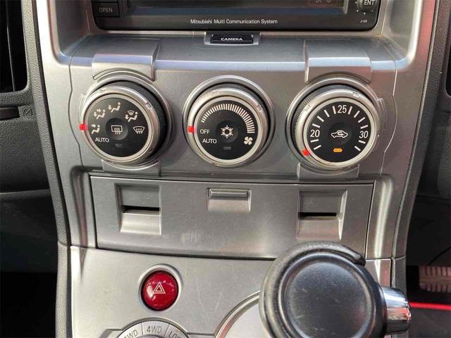 デリカD:5 G ナビパッケージ 4WD ETC バックカメラ サイドカメラ ナビ オートクルーズコントロール 両側スライドドア オートライト HID スマートキー 電動格納ミラー 3列シート CVT アルミホイール 盗難防止システム(7枚目)