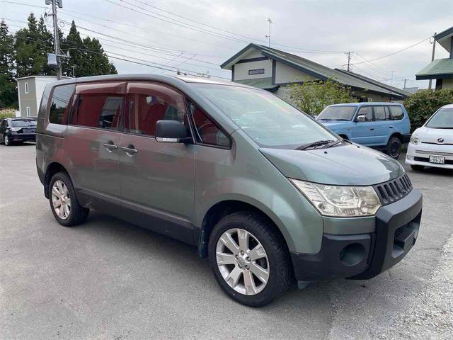 デリカD:5 G ナビパッケージ 4WD ETC バックカメラ サイドカメラ ナビ オートクルーズコントロール 両側スライドドア オートライト HID スマートキー 電動格納ミラー 3列シート CVT アルミホイール 盗難防止システム(13枚目)