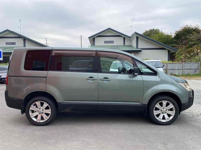 デリカD:5 G ナビパッケージ 4WD ETC バックカメラ サイドカメラ ナビ オートクルーズコントロール 両側スライドドア オートライト HID スマートキー 電動格納ミラー 3列シート CVT アルミホイール 盗難防止システム(14枚目)