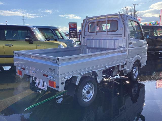 ＫＣエアコン・パワステ　アイドリングＳＴＯＰ　助手席エアバック　安全ボディ　運転席エアバック　ＰＳ　切替４ＷＤ　オートエアコン　横滑り防止　ＡＢＳ(10枚目)