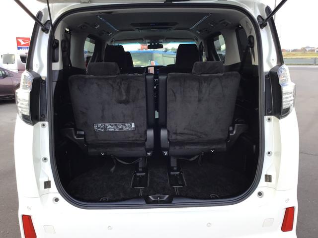 ヴェルファイアハイブリッド ZR 4WD 両自動ドア BLUETOOTH 衝突安全ボディ Wエアコン リヤカメラ クルコン 横滑り防止機能 盗難防止システム 電動シート 三列シート オットマン スマキー ナビ・TV 後席モニター(13枚目)