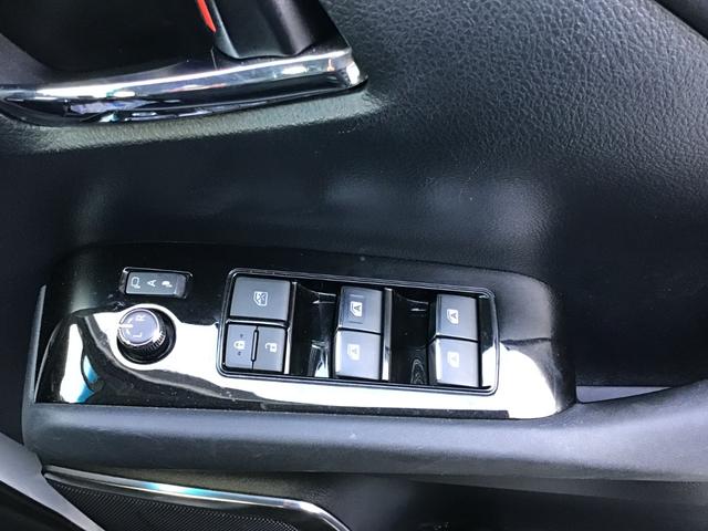 ヴェルファイアハイブリッド ZR 4WD 両自動ドア BLUETOOTH 衝突安全ボディ Wエアコン リヤカメラ クルコン 横滑り防止機能 盗難防止システム 電動シート 三列シート オットマン スマキー ナビ・TV 後席モニター(25枚目)