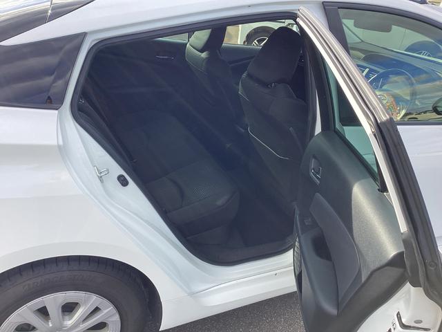 プリウス S 4wd 車線逸脱 衝突軽減 BTオーディオ オートハイビーム 電格ミラー エアコン LEDヘッドライト ナビ バックガイドモニター 衝突安全ボディ クルコン ETC車載器 盗難防止システム メモリナビ(15枚目)