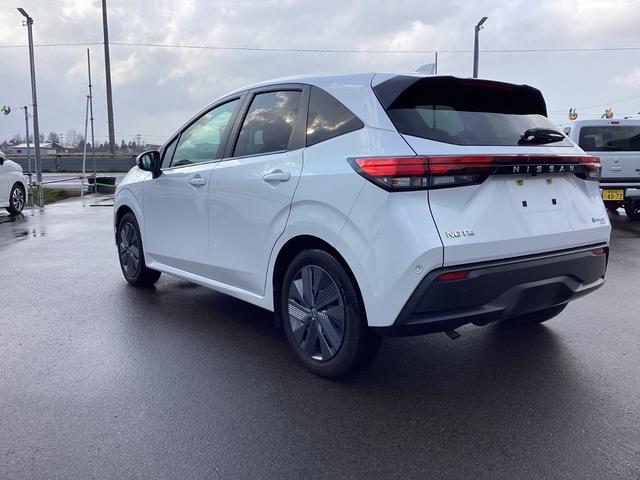 ノート Ｘ　ＦＯＵＲ　４ＷＤ　ディスプレイオーディオ　シートＨ　電動格納ドアミラー　エアＢ　横滑り防止機能　ＰＷ　衝突安全ボディ　オートライト　ナビ　インテリジェントキ－　　バックカメラ　ＡＢＳ　ＥＴＣ　追突防止装置（12枚目）