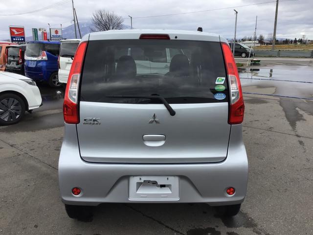 ｅＫワゴン Ｍ　ｅ－アシスト　４ＷＤ車　踏み間違い防止アシスト　ｉ－ｓｔｏｐ　運転席シートヒーター　キーレスキー　横滑り防止　オートエアコン　ＡＢＳ　ベンチシート　ダブルエアバック　パワーウインドウ　衝突安全ボディ　寒冷地仕様（11枚目）