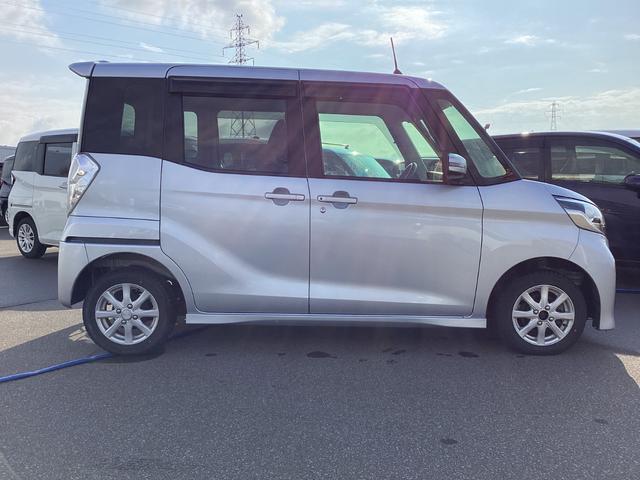 デイズルークス ハイウェイスター　Ｓ　４ＷＤ　盗難防止　Ｓキー　フルフラット　ナビ　エアコン　衝撃安全ボディー　ベンチシート　Ｗエアバッグ　パワーステアリング　両スライドドア　キーレス　エアバッグ　パワーウィンドウ　アイドリングストップ（9枚目）