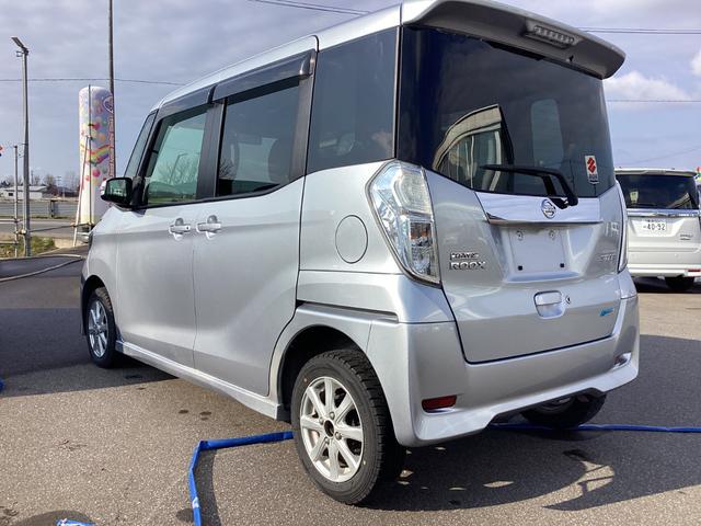 デイズルークス ハイウェイスター　Ｓ　４ＷＤ　盗難防止　Ｓキー　フルフラット　ナビ　エアコン　衝撃安全ボディー　ベンチシート　Ｗエアバッグ　パワーステアリング　両スライドドア　キーレス　エアバッグ　パワーウィンドウ　アイドリングストップ（12枚目）