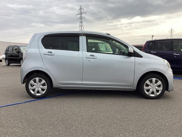 ピクシスエポック Ｘｆ　４ＷＤ　寒冷地仕様車　盗難防止装置　パワーウィンドウ　エコアイドル　衝突安全ボディ　エアコン　キーレス　ＡＢＳ　エアバッグ　パワーステアリング　電動格納ミラー（9枚目）